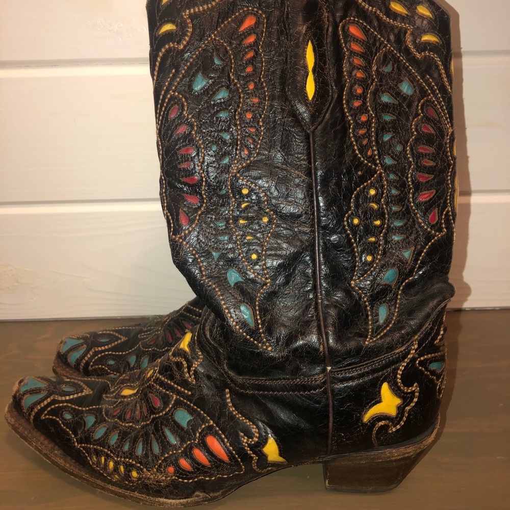 Women’s laser cut out cowboy boots!